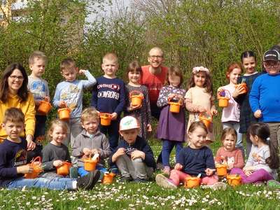Kinder vom Pestalozzi-Kindergarten suchten den Osterhasen