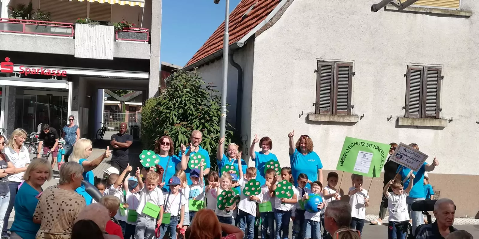 Die Umweltschützer des Pestalozzi-Kindergartens beim Kerweumzug
