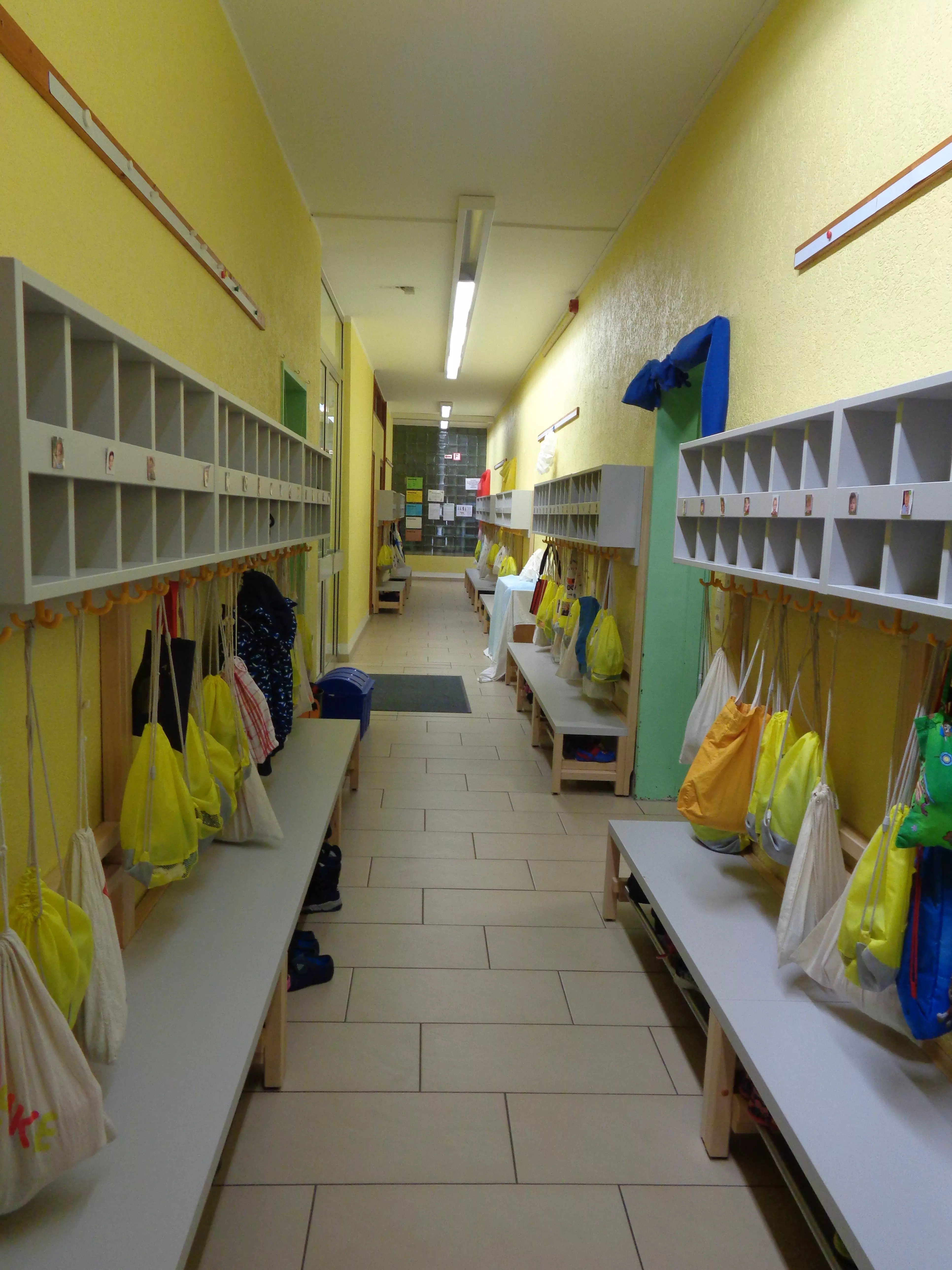 Neue Garderoben im Pestalozzi-Kindergarten