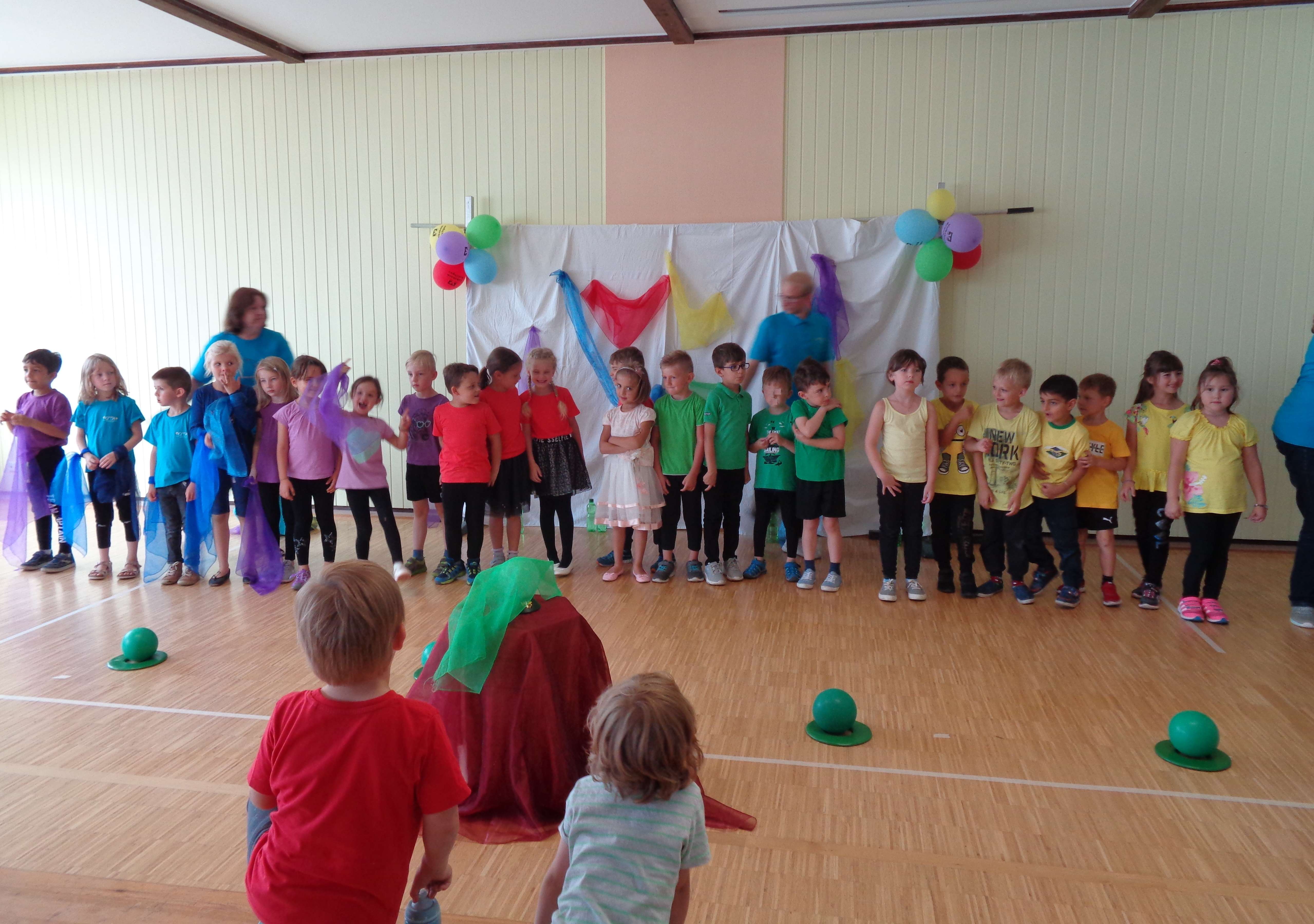  Am 12. Juli wurde im Bonhoeffer-Saal des Pestalozzi-Kindergarten groß gefeiert 